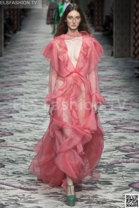 Gucci SS 2016 MFW access to view full gallery. #Gucci #MFW15 Gucci SS 2016 MFW access to view full gallery. #Gucci #MFW15