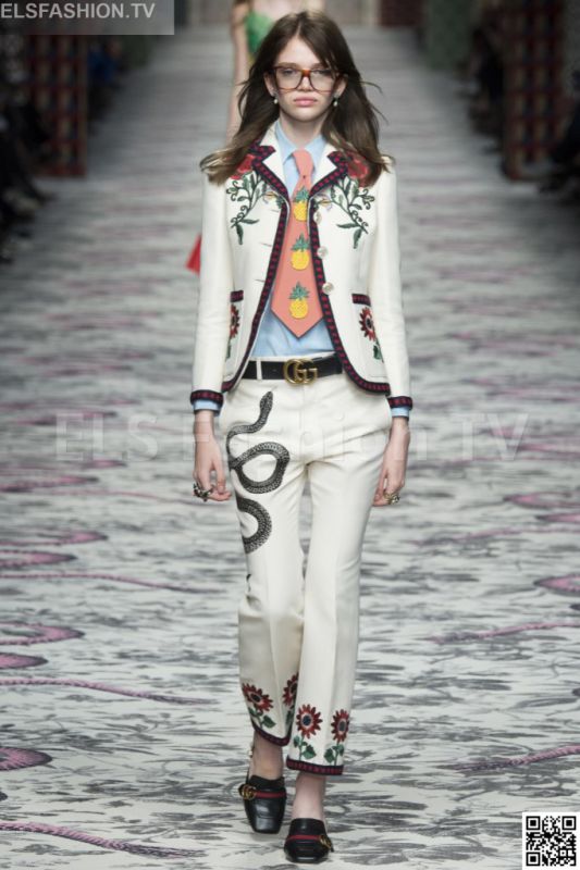 Gucci SS 2016 MFW access to view full gallery. #Gucci #MFW15 Gucci SS 2016 MFW access to view full gallery. #Gucci #MFW15