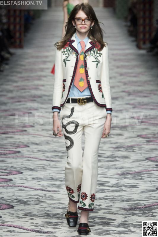 Gucci SS 2016 MFW access to view full gallery. #Gucci #MFW15