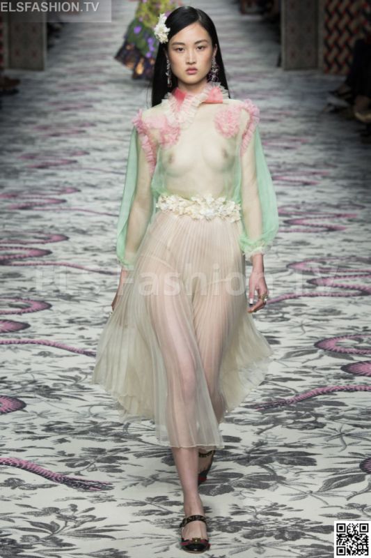 Gucci SS 2016 MFW access to view full gallery. #Gucci #MFW15 Gucci SS 2016 MFW access to view full gallery. #Gucci #MFW15