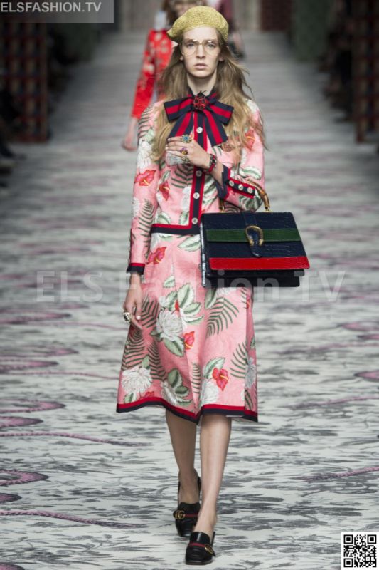 Gucci SS 2016 MFW access to view full gallery. #Gucci #MFW15 Gucci SS 2016 MFW access to view full gallery. #Gucci #MFW15