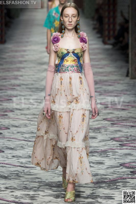 Gucci SS 2016 MFW access to view full gallery. #Gucci #MFW15 Gucci SS 2016 MFW access to view full gallery. #Gucci #MFW15