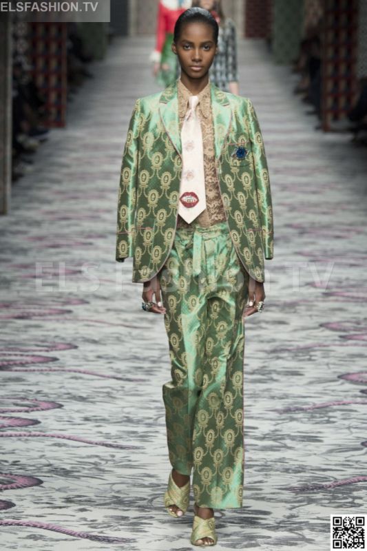 Gucci SS 2016 MFW access to view full gallery. #Gucci #MFW15 Gucci SS 2016 MFW access to view full gallery. #Gucci #MFW15