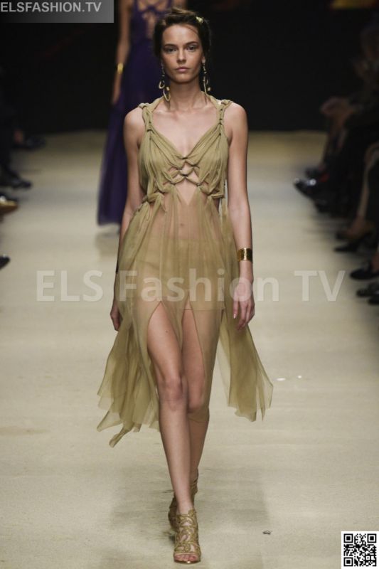 Alberta Ferretti SS 2016 MFW access to view full gallery. #Albertaferretti #MFW15