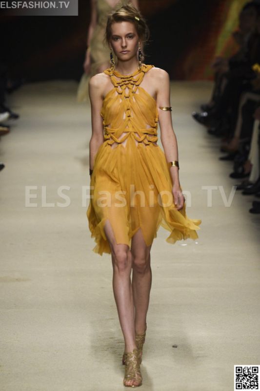 Alberta Ferretti SS 2016 MFW access to view full gallery. #Albertaferretti #MFW15