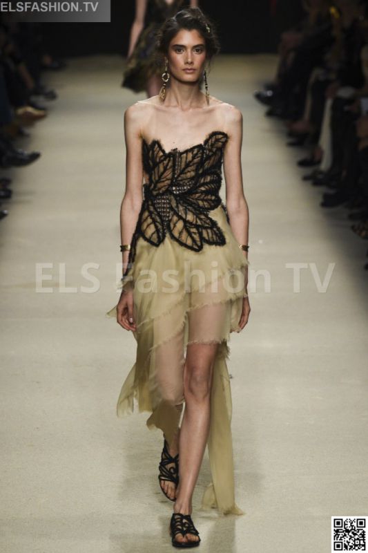 Alberta Ferretti SS 2016 MFW access to view full gallery. #Albertaferretti #MFW15