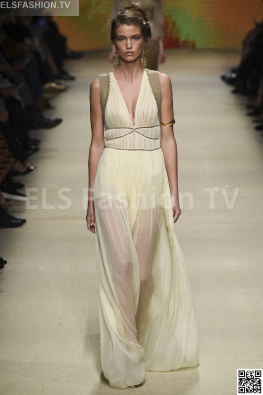 Alberta Ferretti SS 2016 MFW access to view full gallery. #Albertaferretti #MFW15 Alberta Ferretti SS 2016 MFW access to view full gallery. #Albertaferretti #MFW15