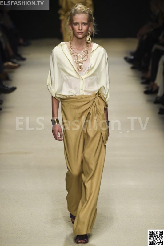 Alberta Ferretti SS 2016 MFW access to view full gallery. #Albertaferretti #MFW15 Alberta Ferretti SS 2016 MFW access to view full gallery. #Albertaferretti #MFW15