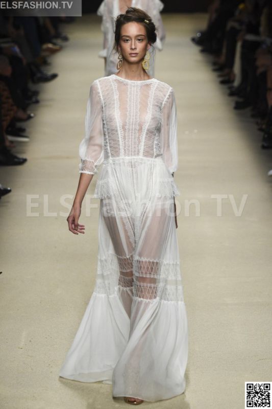 Alberta Ferretti SS 2016 MFW access to view full gallery. #Albertaferretti #MFW15