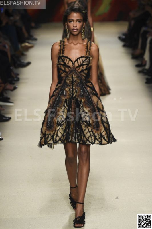 Alberta Ferretti SS 2016 MFW access to view full gallery. #Albertaferretti #MFW15