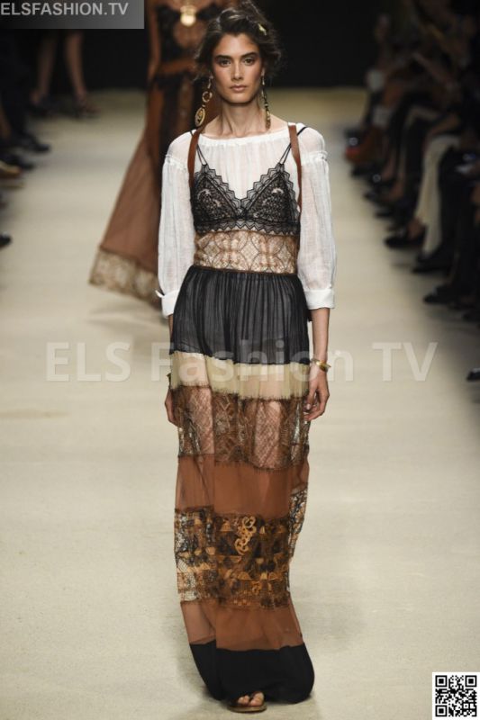 Alberta Ferretti SS 2016 MFW access to view full gallery. #Albertaferretti #MFW15