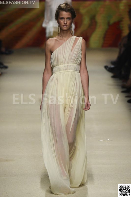 Alberta Ferretti SS 2016 MFW access to view full gallery. #Albertaferretti #MFW15