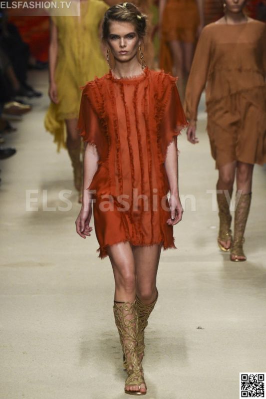 Alberta Ferretti SS 2016 MFW access to view full gallery. #Albertaferretti #MFW15 Alberta Ferretti SS 2016 MFW access to view full gallery. #Albertaferretti #MFW15