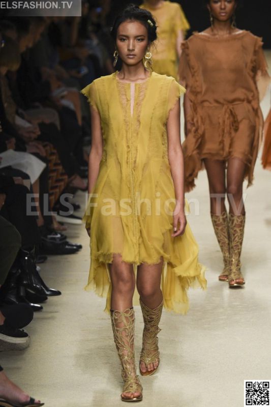 Alberta Ferretti SS 2016 MFW access to view full gallery. #Albertaferretti #MFW15 Alberta Ferretti SS 2016 MFW access to view full gallery. #Albertaferretti #MFW15