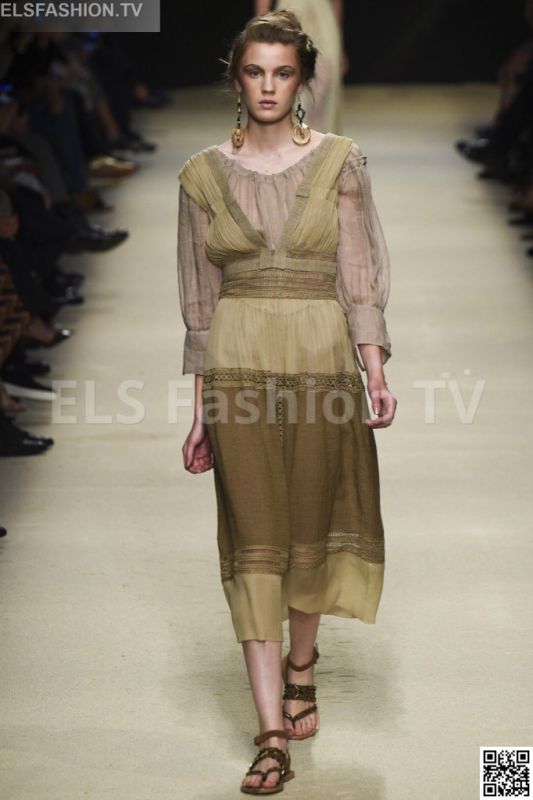 Alberta Ferretti SS 2016 MFW access to view full gallery. #Albertaferretti #MFW15