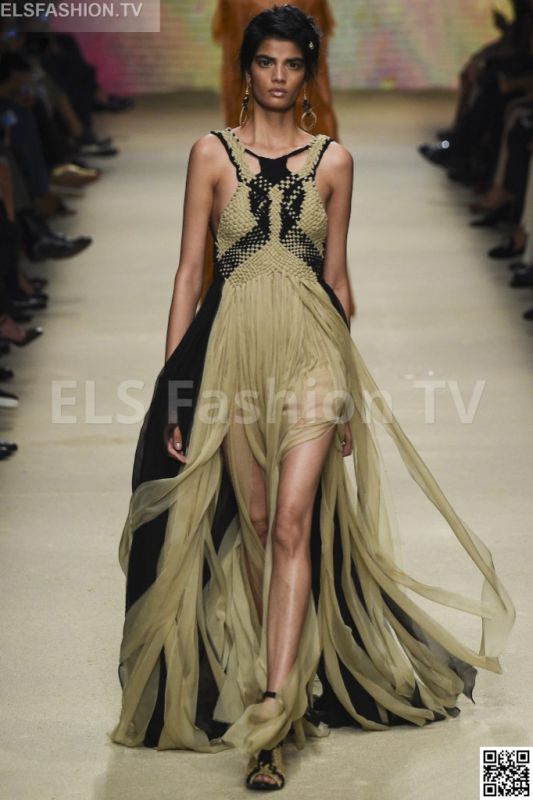 Alberta Ferretti SS 2016 MFW access to view full gallery. #Albertaferretti #MFW15