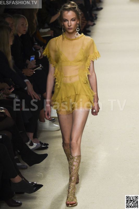 Alberta Ferretti SS 2016 MFW access to view full gallery. #Albertaferretti #MFW15