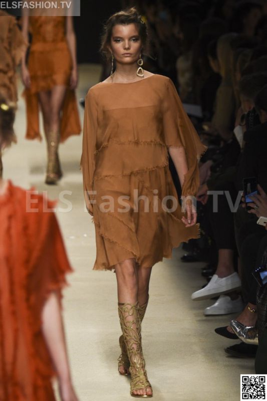 Alberta Ferretti SS 2016 MFW access to view full gallery. #Albertaferretti #MFW15