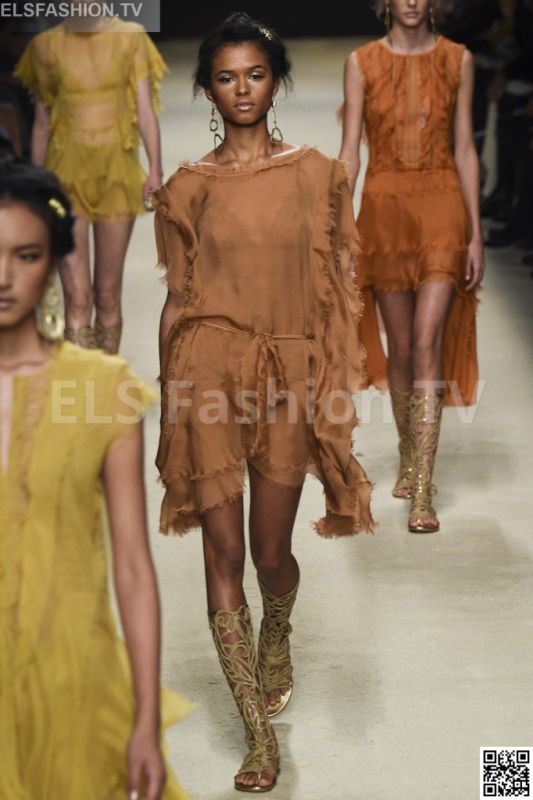 Alberta Ferretti SS 2016 MFW access to view full gallery. #Albertaferretti #MFW15