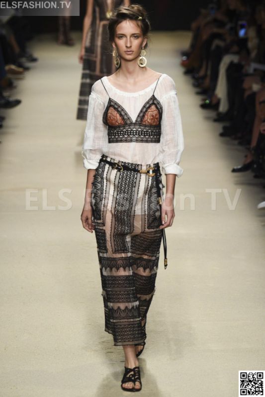 Alberta Ferretti SS 2016 MFW access to view full gallery. #Albertaferretti #MFW15