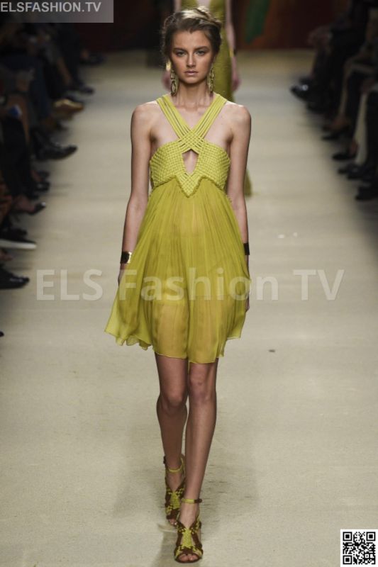 Alberta Ferretti SS 2016 MFW access to view full gallery. #Albertaferretti #MFW15 Alberta Ferretti SS 2016 MFW access to view full gallery. #Albertaferretti #MFW15