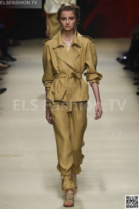 Alberta Ferretti SS 2016 MFW access to view full gallery. #Albertaferretti #MFW15 Alberta Ferretti SS 2016 MFW access to view full gallery. #Albertaferretti #MFW15