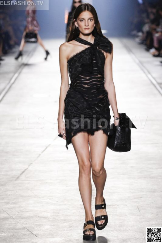 Versace SS 2016 MFW access to view full gallery. #Versace #MFW15 Versace SS 2016 MFW access to view full gallery. #Versace #MFW15