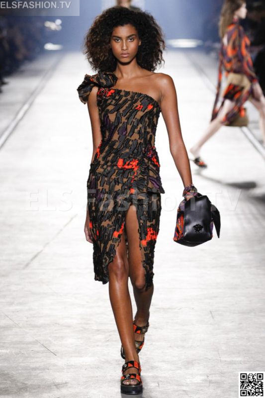 Versace SS 2016 MFW access to view full gallery. #Versace #MFW15 Versace SS 2016 MFW access to view full gallery. #Versace #MFW15
