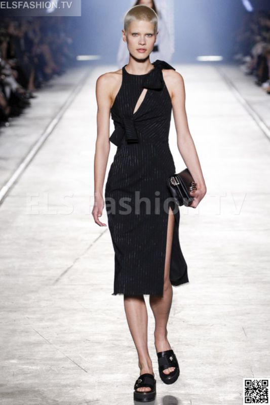 Versace SS 2016 MFW access to view full gallery. #Versace #MFW15 Versace SS 2016 MFW access to view full gallery. #Versace #MFW15