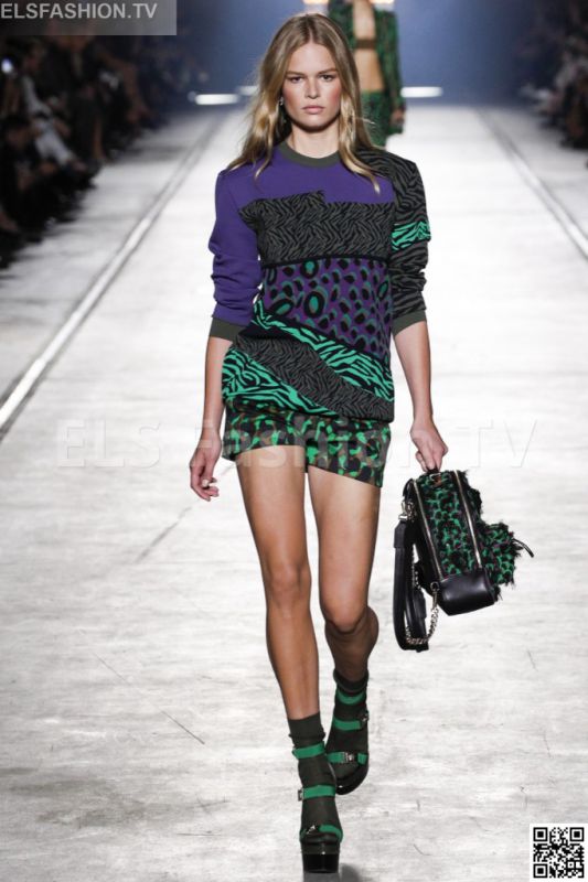 Versace SS 2016 MFW access to view full gallery. #Versace #MFW15 Versace SS 2016 MFW access to view full gallery. #Versace #MFW15