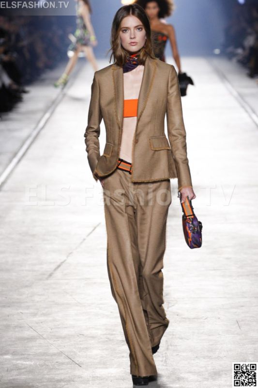 Versace SS 2016 MFW access to view full gallery. #Versace #MFW15 Versace SS 2016 MFW access to view full gallery. #Versace #MFW15
