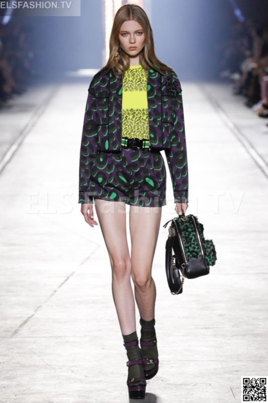 Versace SS 2016 MFW access to view full gallery. #Versace #MFW15 Versace SS 2016 MFW access to view full gallery. #Versace #MFW15