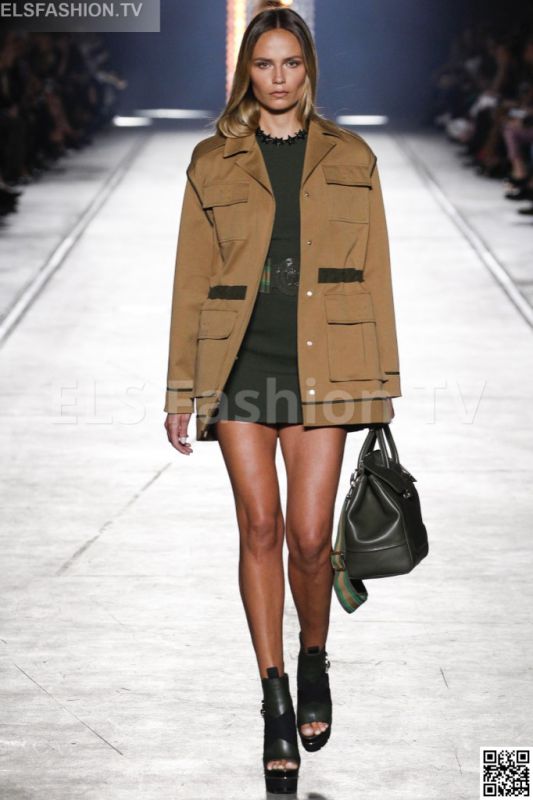Versace SS 2016 MFW access to view full gallery. #Versace #MFW15 Versace SS 2016 MFW access to view full gallery. #Versace #MFW15