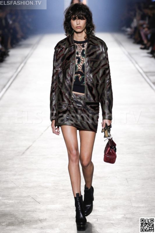 Versace SS 2016 MFW access to view full gallery. #Versace #MFW15 Versace SS 2016 MFW access to view full gallery. #Versace #MFW15