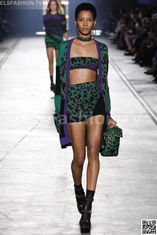 Versace SS 2016 MFW access to view full gallery. #Versace #MFW15 Versace SS 2016 MFW access to view full gallery. #Versace #MFW15