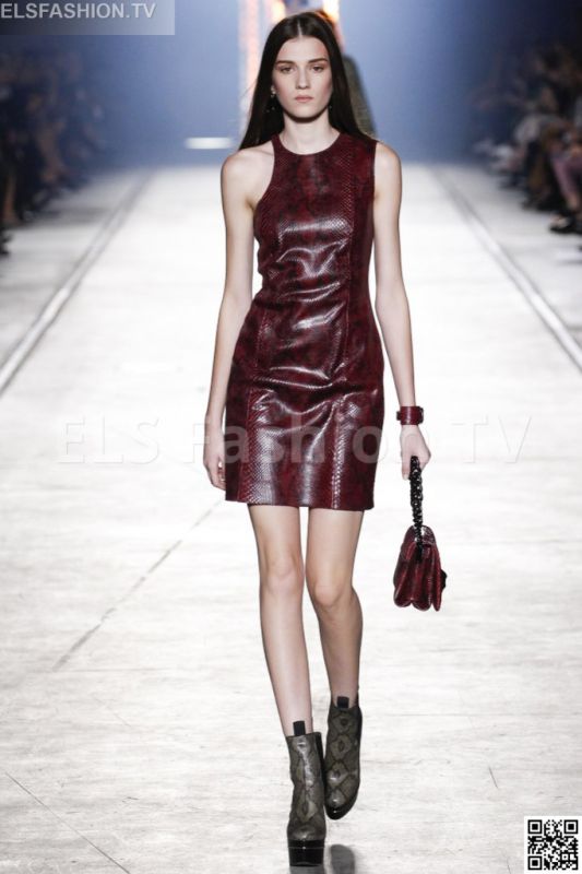 Versace SS 2016 MFW access to view full gallery. #Versace #MFW15 Versace SS 2016 MFW access to view full gallery. #Versace #MFW15