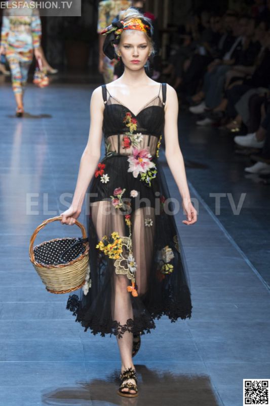 Dolce & Gabbana SS 2016 MFW access to view full gallery. #DolceandGabbana #MFW15