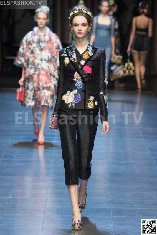 Dolce & Gabbana SS 2016 MFW access to view full gallery. #DolceandGabbana #MFW15