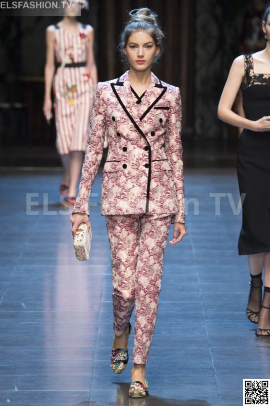 Dolce & Gabbana SS 2016 MFW access to view full gallery. #DolceandGabbana #MFW15