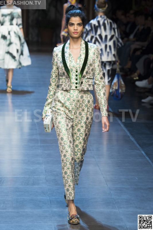 Dolce & Gabbana SS 2016 MFW access to view full gallery. #DolceandGabbana #MFW15