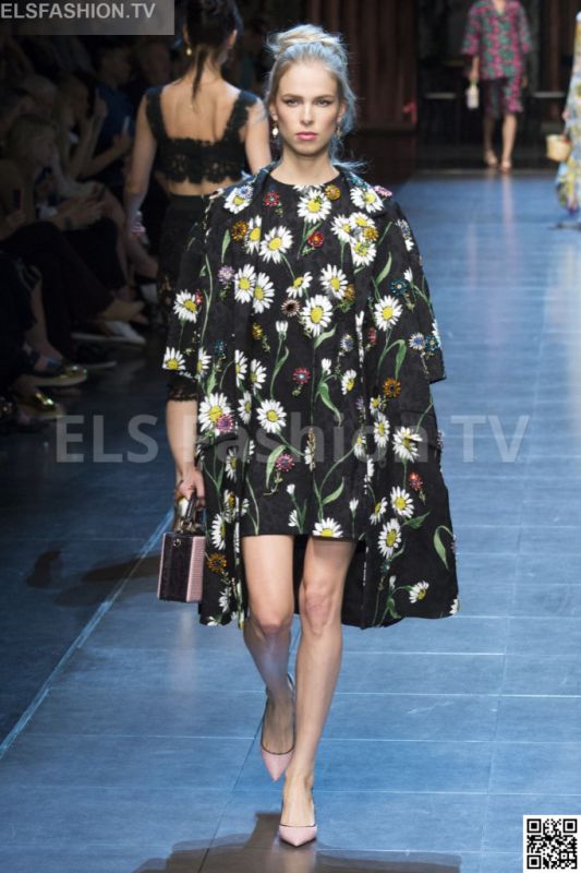 Dolce & Gabbana SS 2016 MFW access to view full gallery. #DolceandGabbana #MFW15