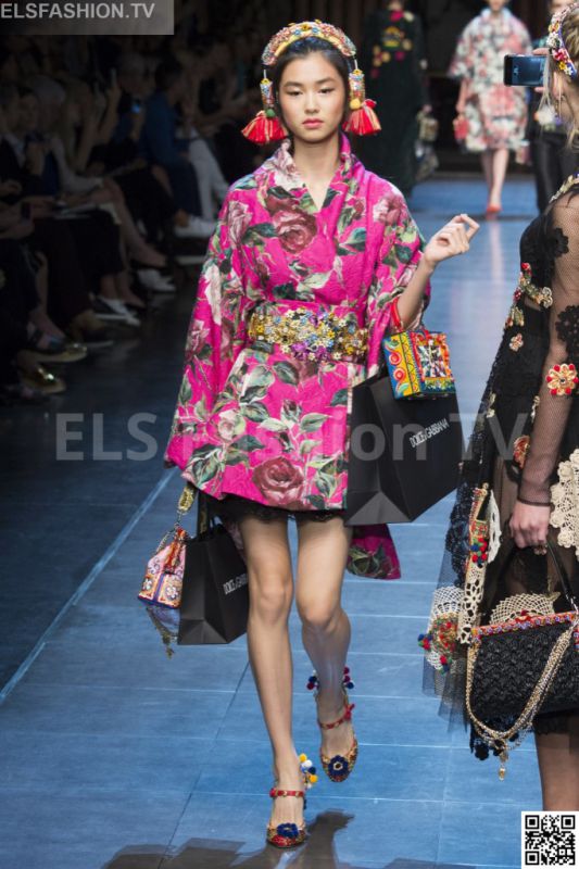 Dolce & Gabbana SS 2016 MFW access to view full gallery. #DolceandGabbana #MFW15