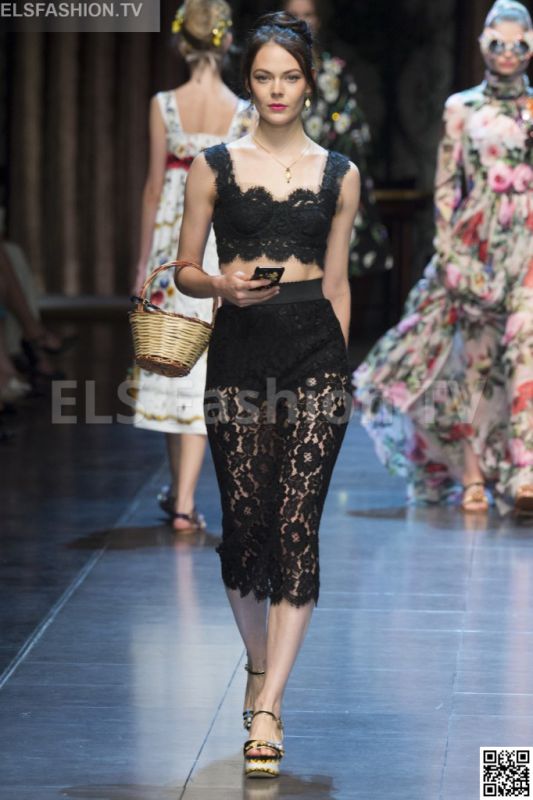 Dolce & Gabbana SS 2016 MFW access to view full gallery. #DolceandGabbana #MFW15