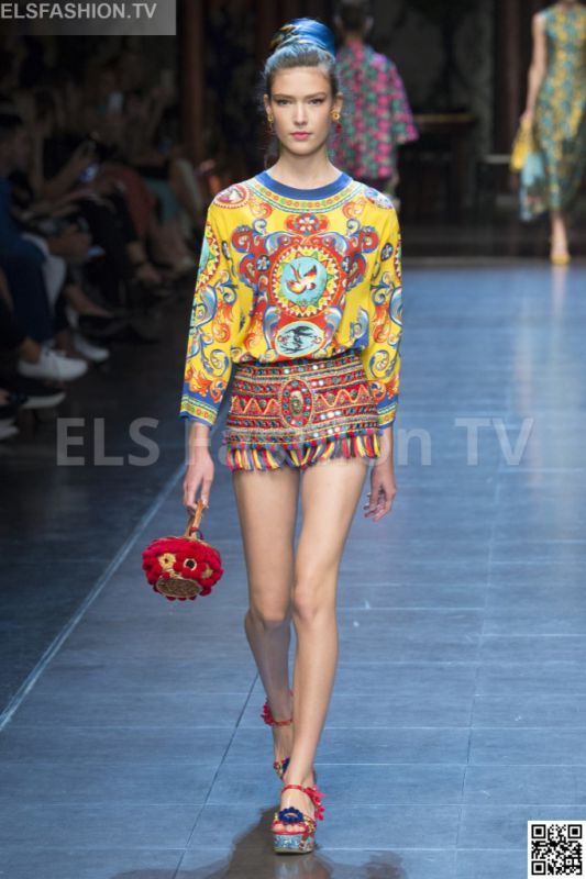 Dolce & Gabbana SS 2016 MFW access to view full gallery. #DolceandGabbana #MFW15