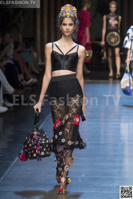 Dolce & Gabbana SS 2016 MFW access to view full gallery. #DolceandGabbana #MFW15