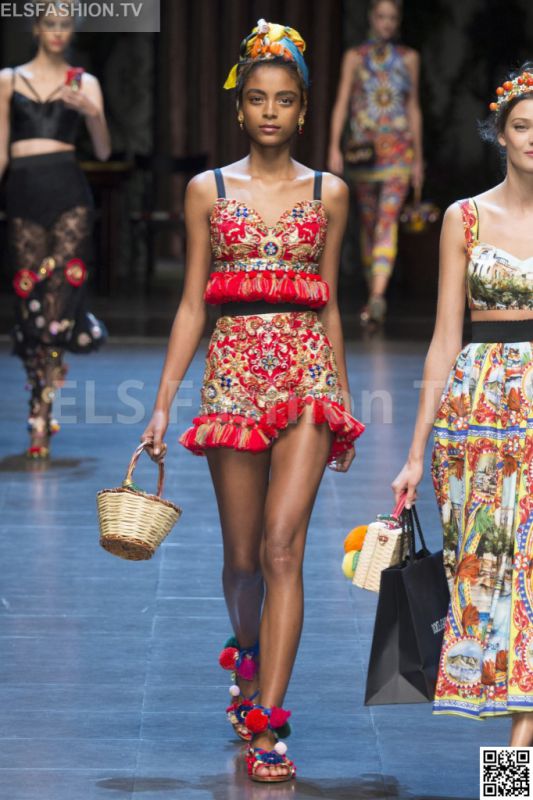 Dolce & Gabbana SS 2016 MFW access to view full gallery. #DolceandGabbana #MFW15