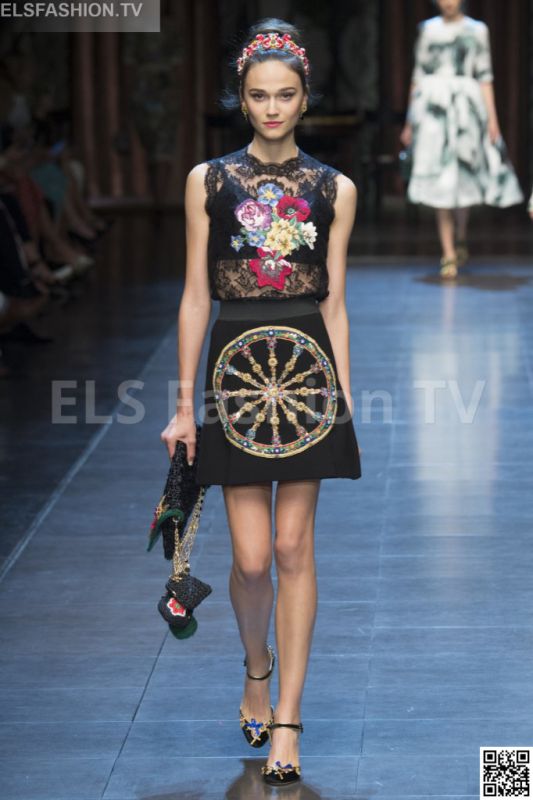 Dolce & Gabbana SS 2016 MFW access to view full gallery. #DolceandGabbana #MFW15