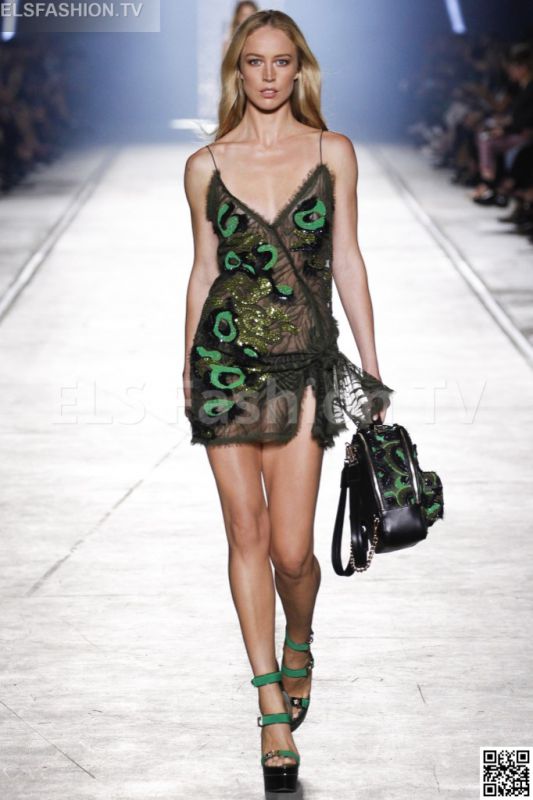Versace SS 2016 MFW access to view full gallery. #Versace #MFW15 Versace SS 2016 MFW access to view full gallery. #Versace #MFW15