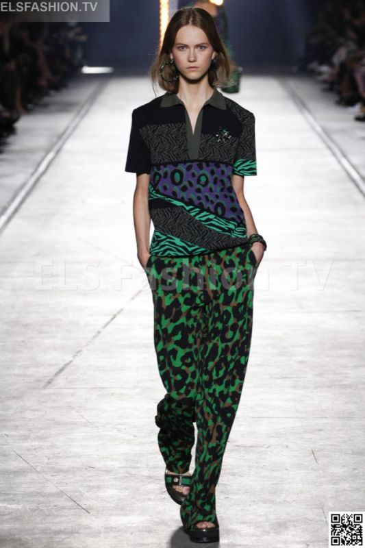 Versace SS 2016 MFW access to view full gallery. #Versace #MFW15 Versace SS 2016 MFW access to view full gallery. #Versace #MFW15