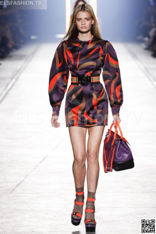 Versace SS 2016 MFW access to view full gallery. #Versace #MFW15 Versace SS 2016 MFW access to view full gallery. #Versace #MFW15